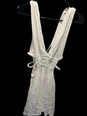 AKIRA White Sleeveless V-Neck Dress with Cinched Waist